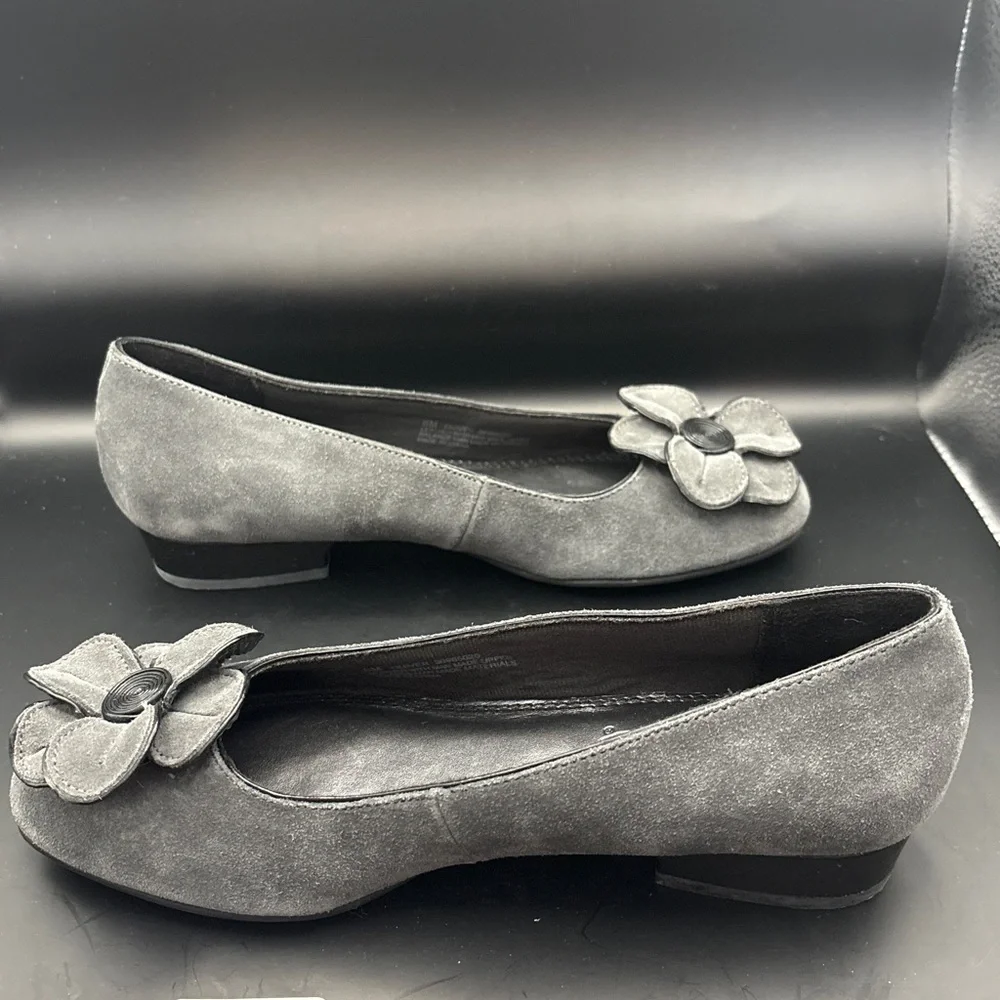 LifeStride Oliver Gray Flower Detail Flats Size 6 EUC Original Box